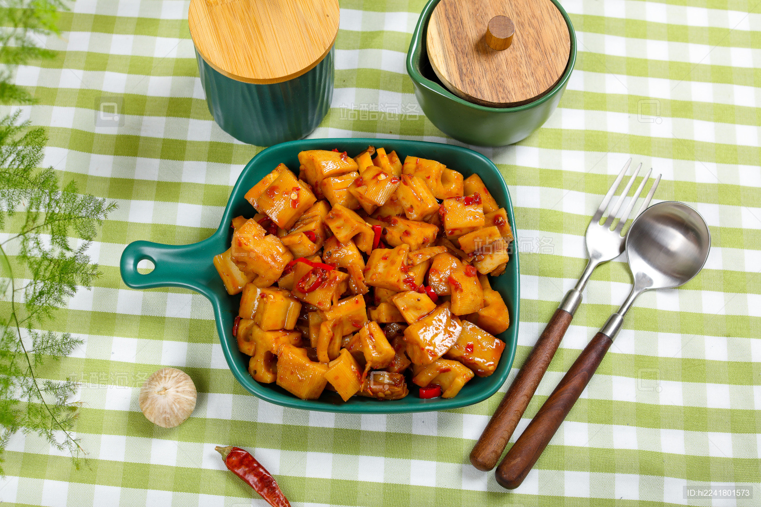 香辣美味特色菜凉拌红油藕丁