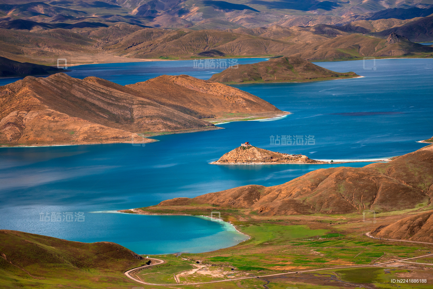 中国西藏山南羊卓雍措和日托寺