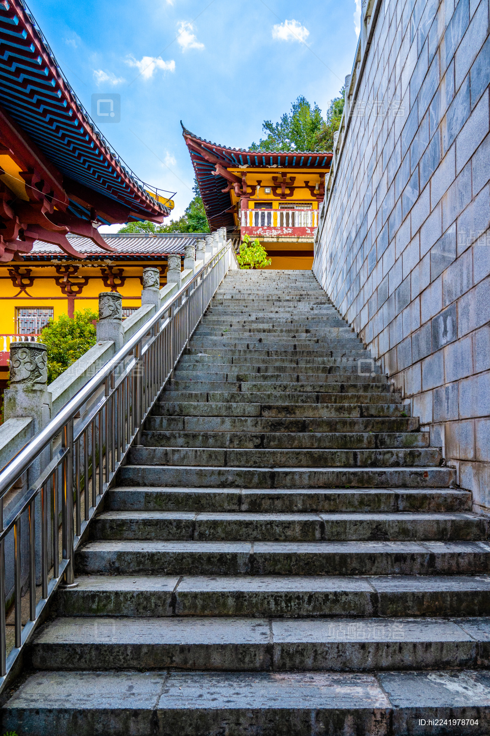 中国湖北省鄂州市西山风景区古灵泉寺