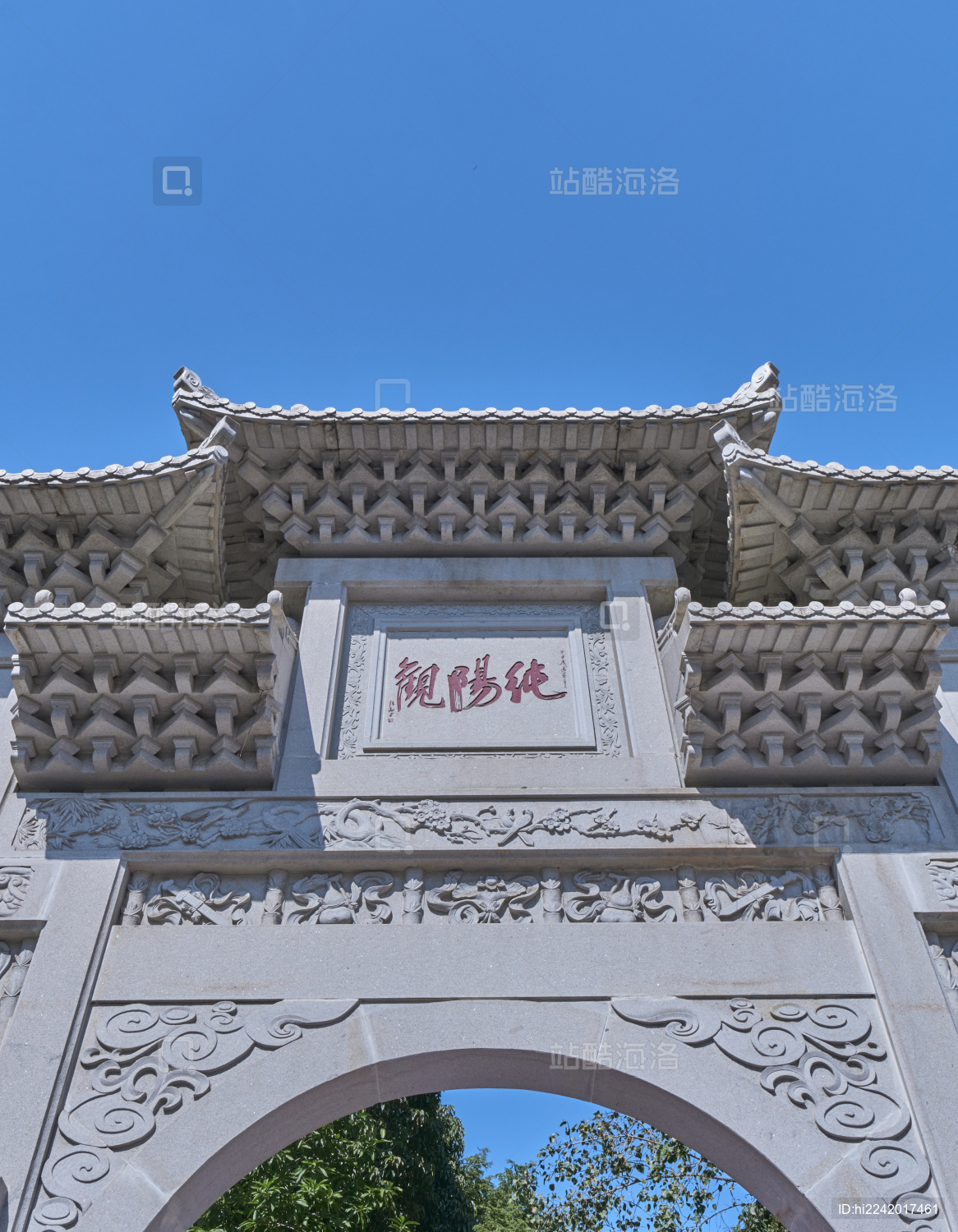 中国广州纯阳观道观景点大门中式牌楼建筑