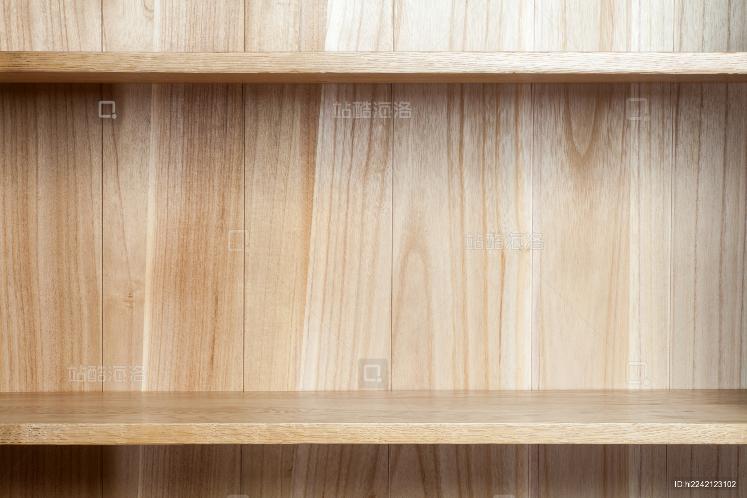 空的实木书架 特写