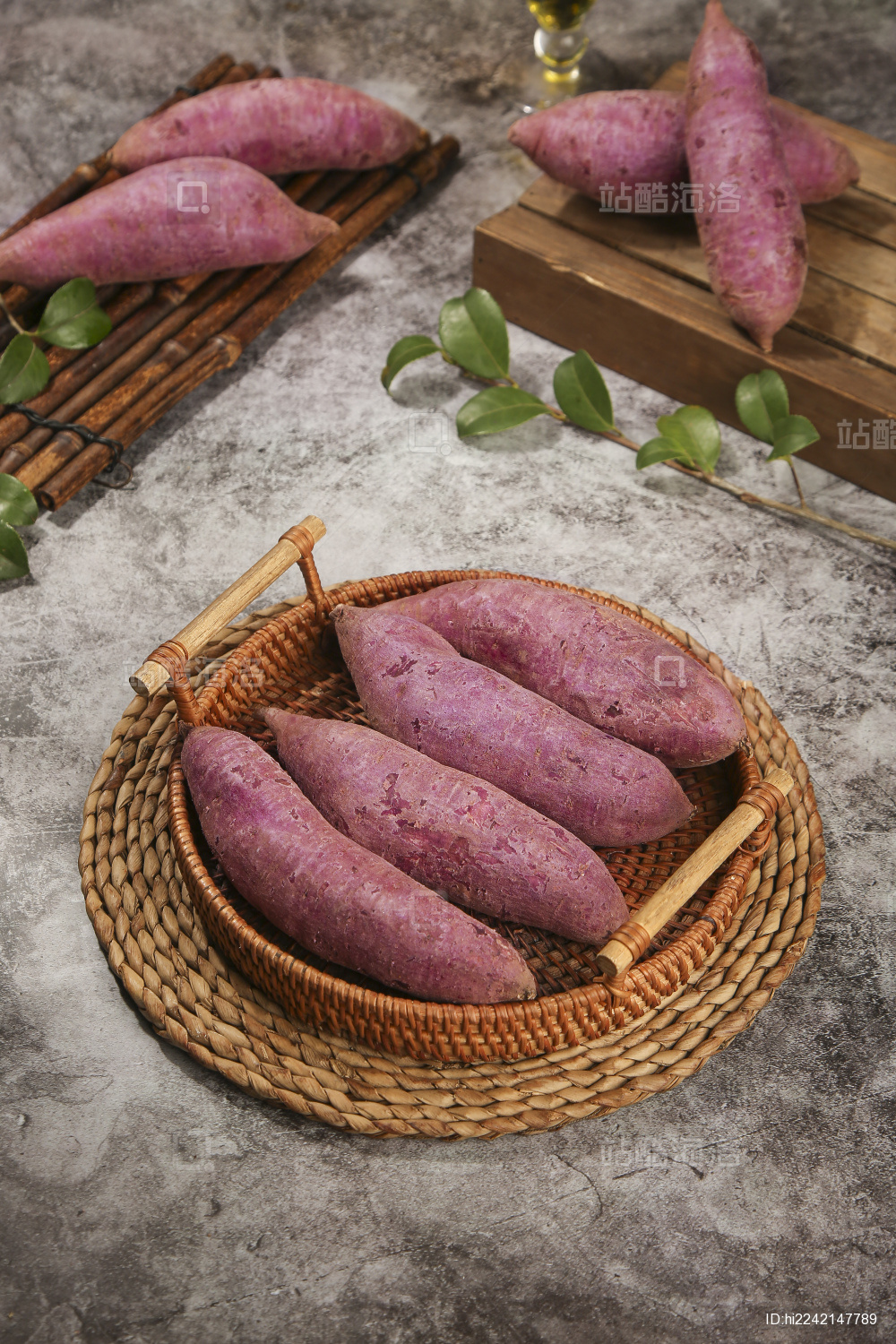 深底上的紫心番薯