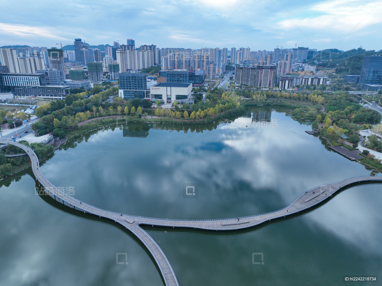 贵州省遵义市天鹅湖湿地公园秋景