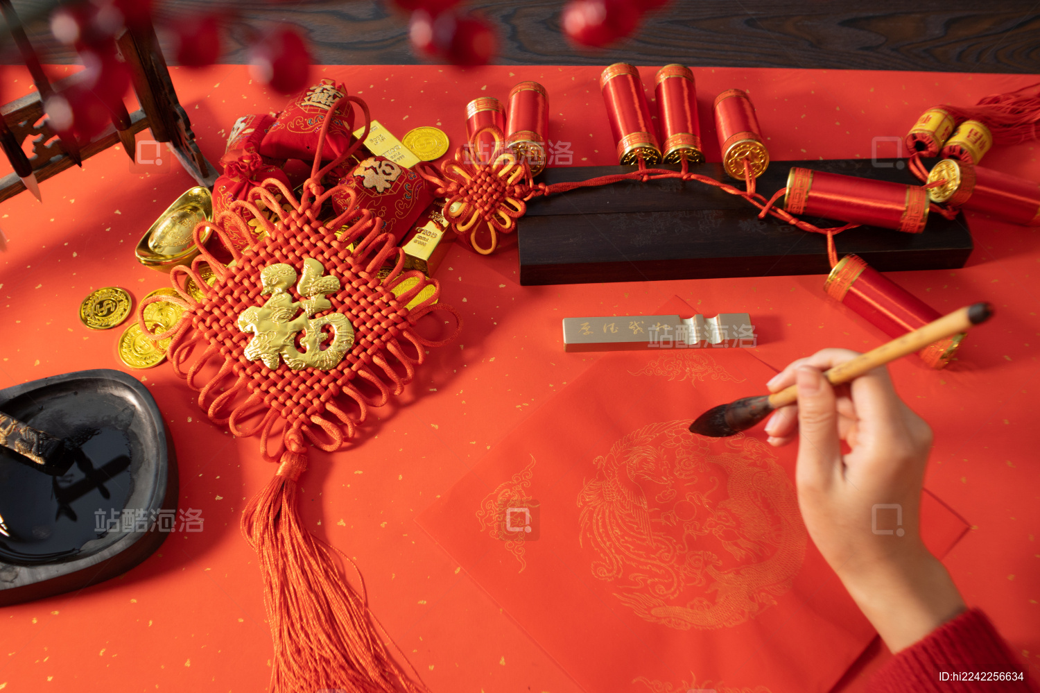 春节写春联福字过年氛围