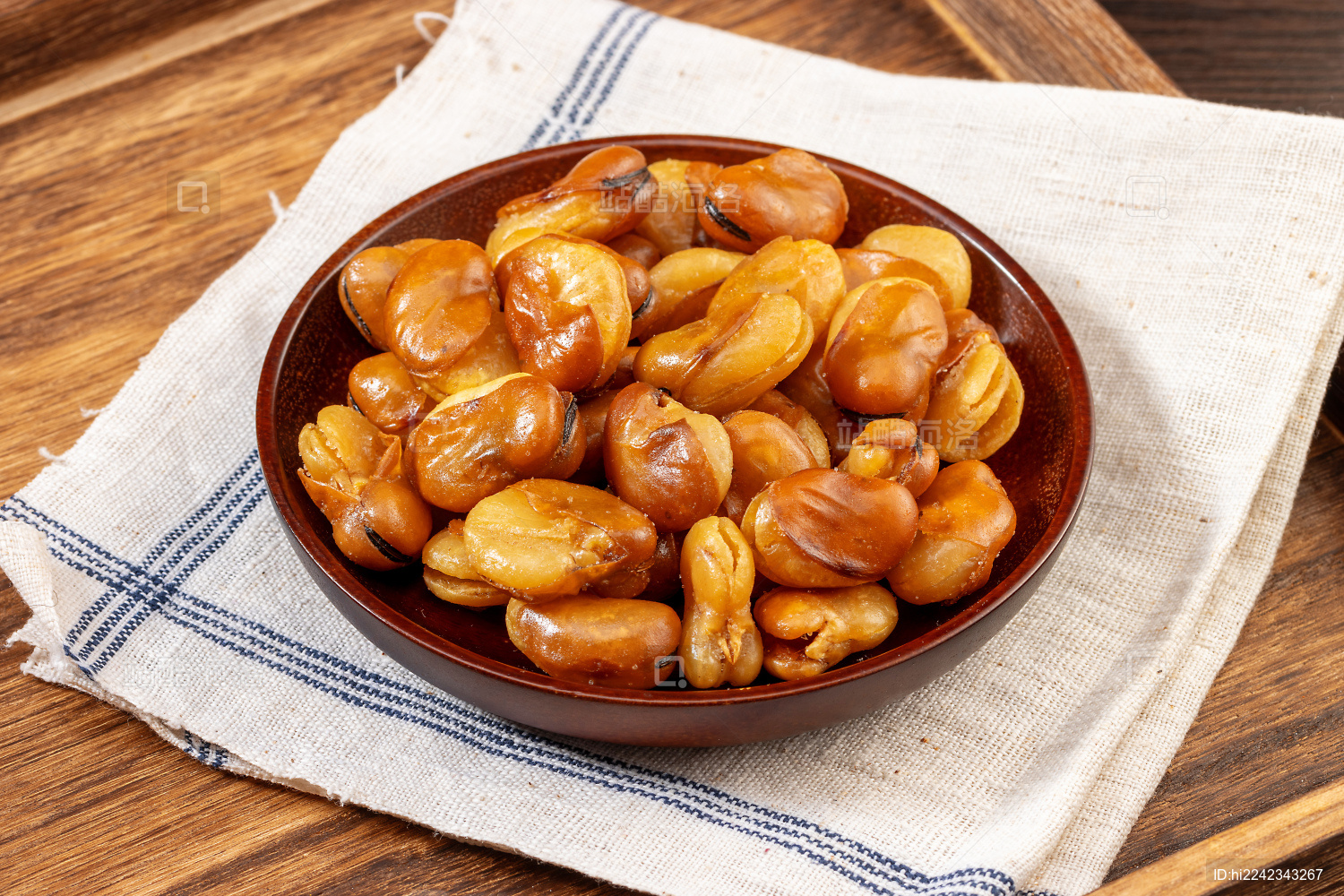 装在小木盘里的天津老虎豆