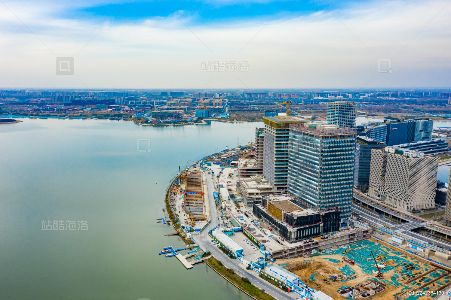 航拍河南郑州郑东新区北龙湖金融岛环形建筑