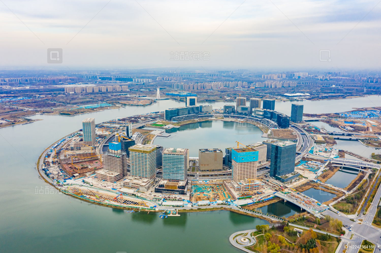 航拍河南郑州郑东新区北龙湖金融岛环形建筑