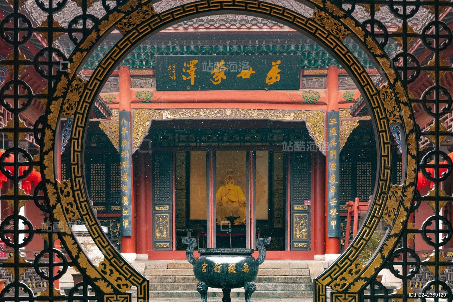 冬天武汉小雪中的汉阳晴川阁