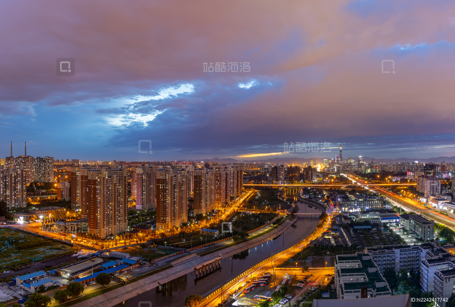 北京通惠河沿岸住宅夜景