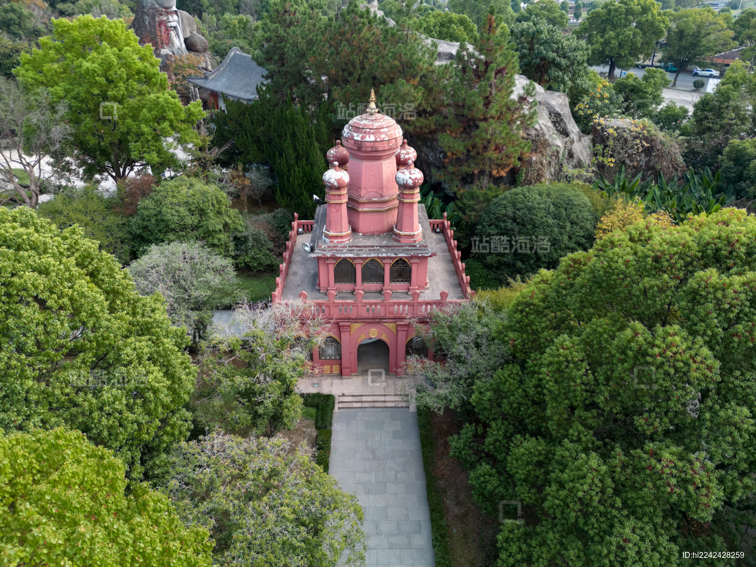 航拍视角下的杭州萧山东方文化园之火塔