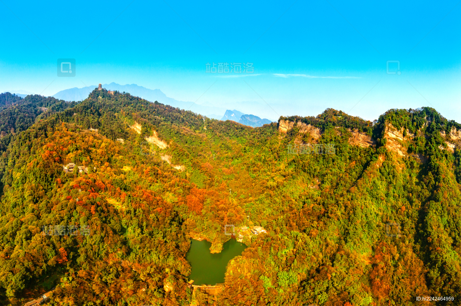 中国四川成都青城山全景航拍图