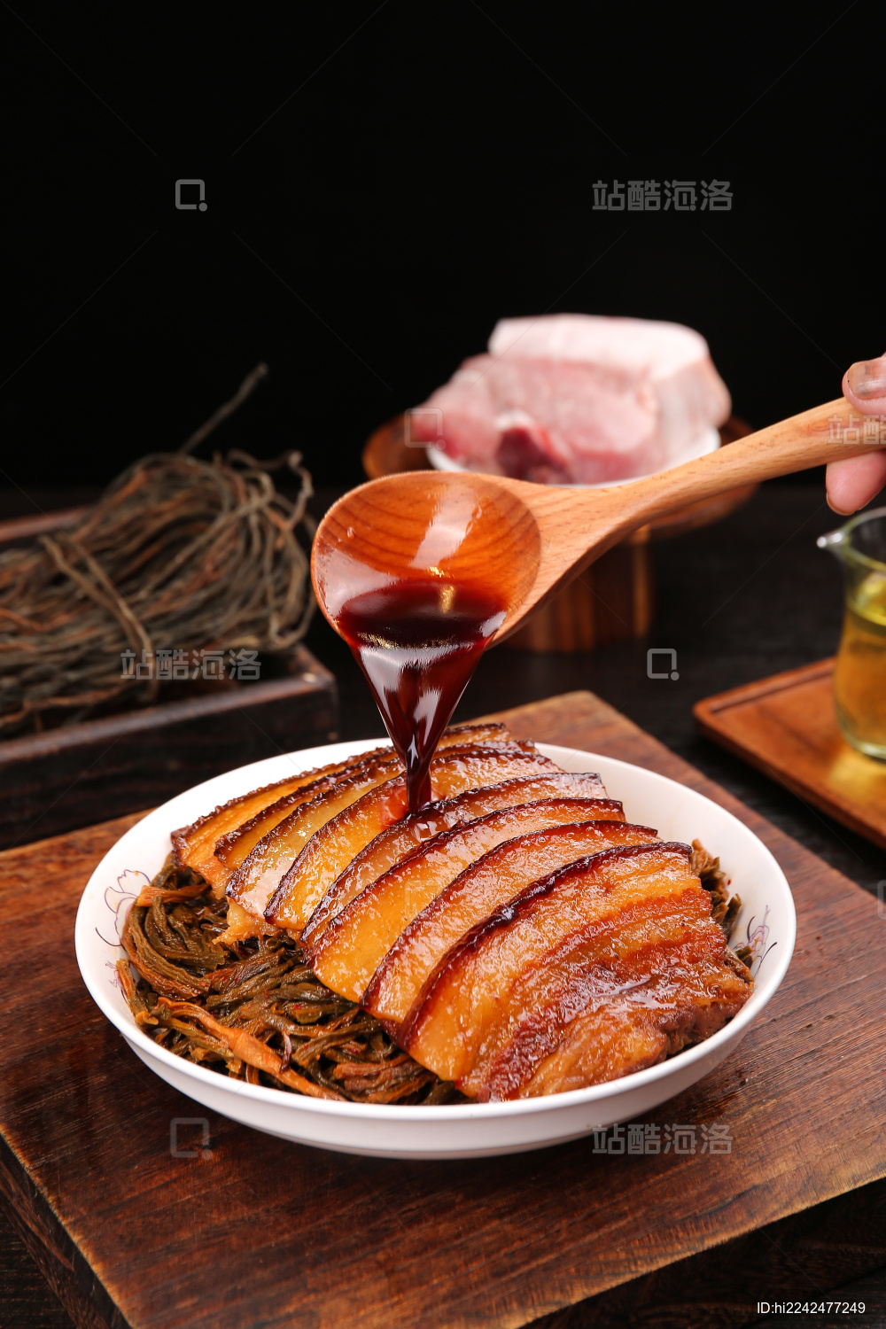 深底上的干豆角扣肉