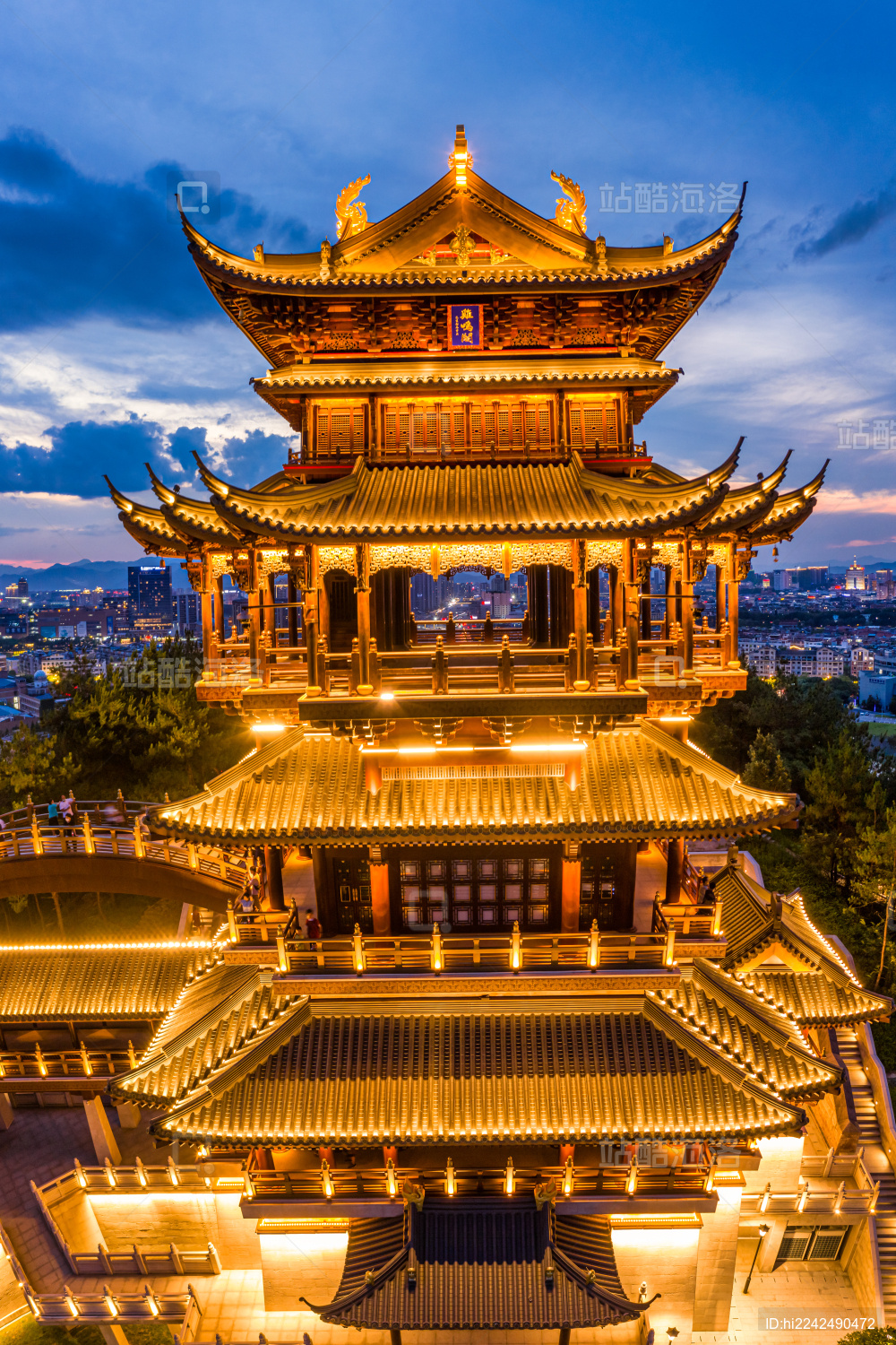 浙江义乌鸡鸣阁建筑夜景竖拍