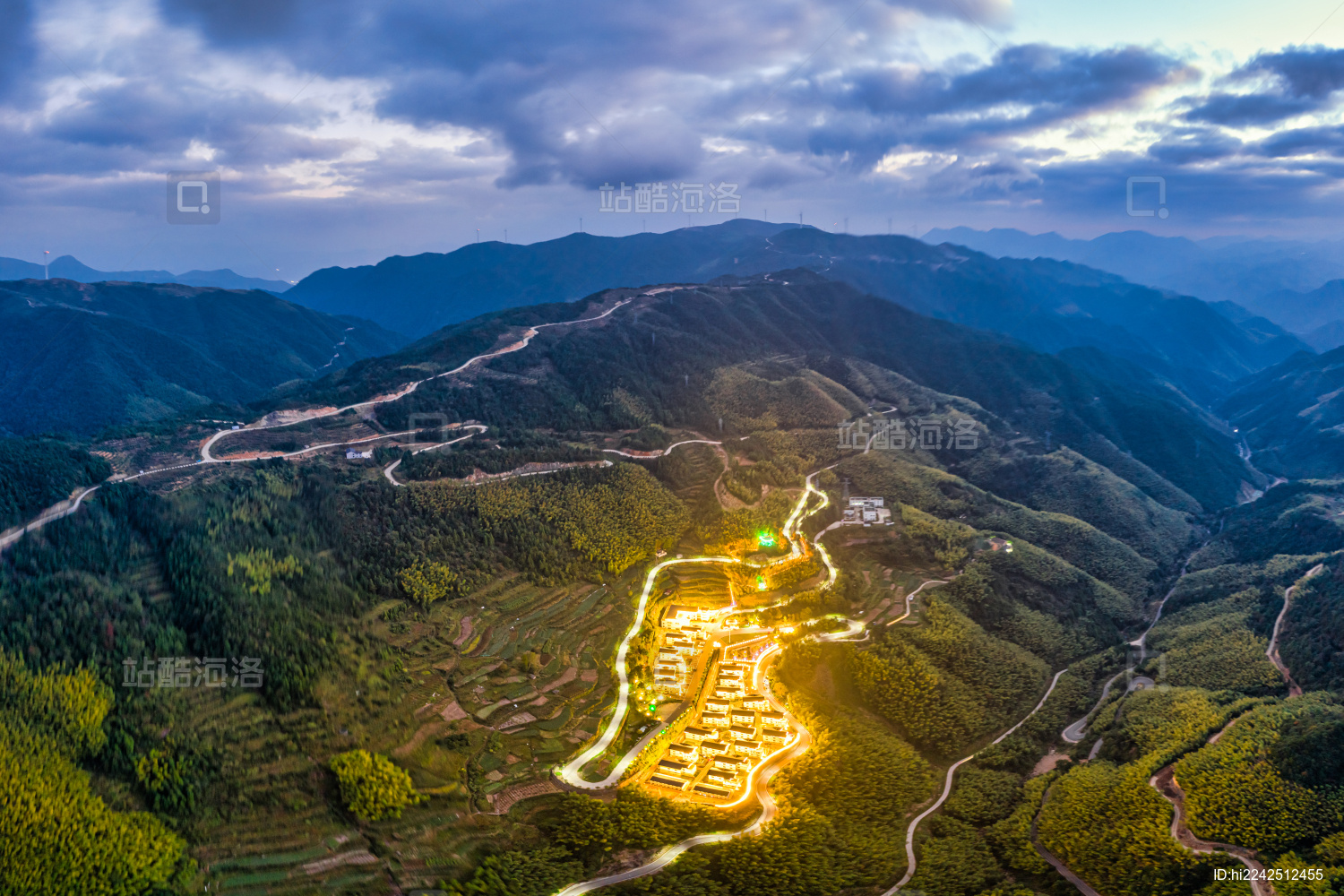 浙江磐安灵江源三亩田村山村夜景鸟瞰全景_站酷海洛_正版图片_视频