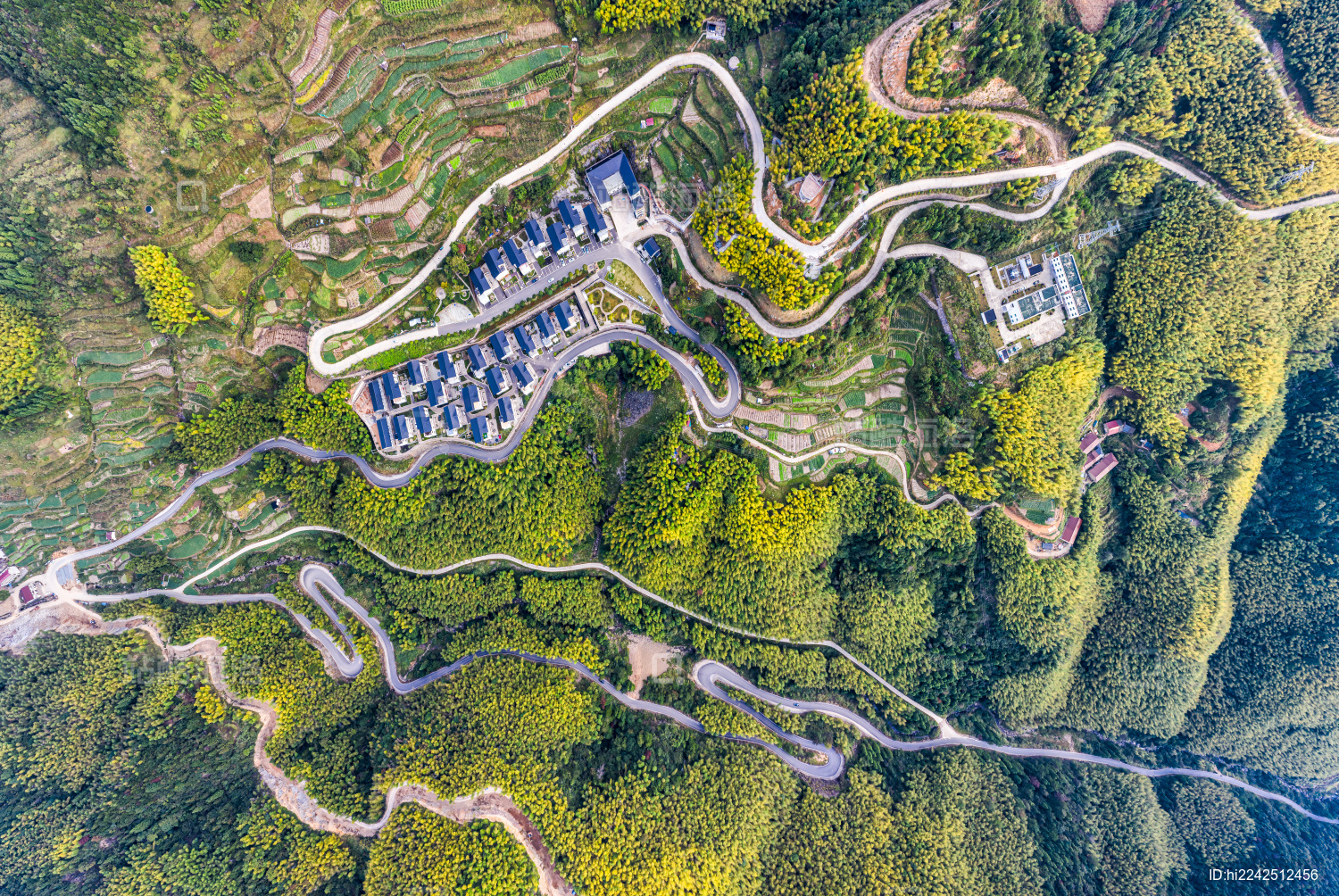 浙江磐安灵江源三亩田村航拍俯拍全景_站酷海洛_正版图片_视频_字体