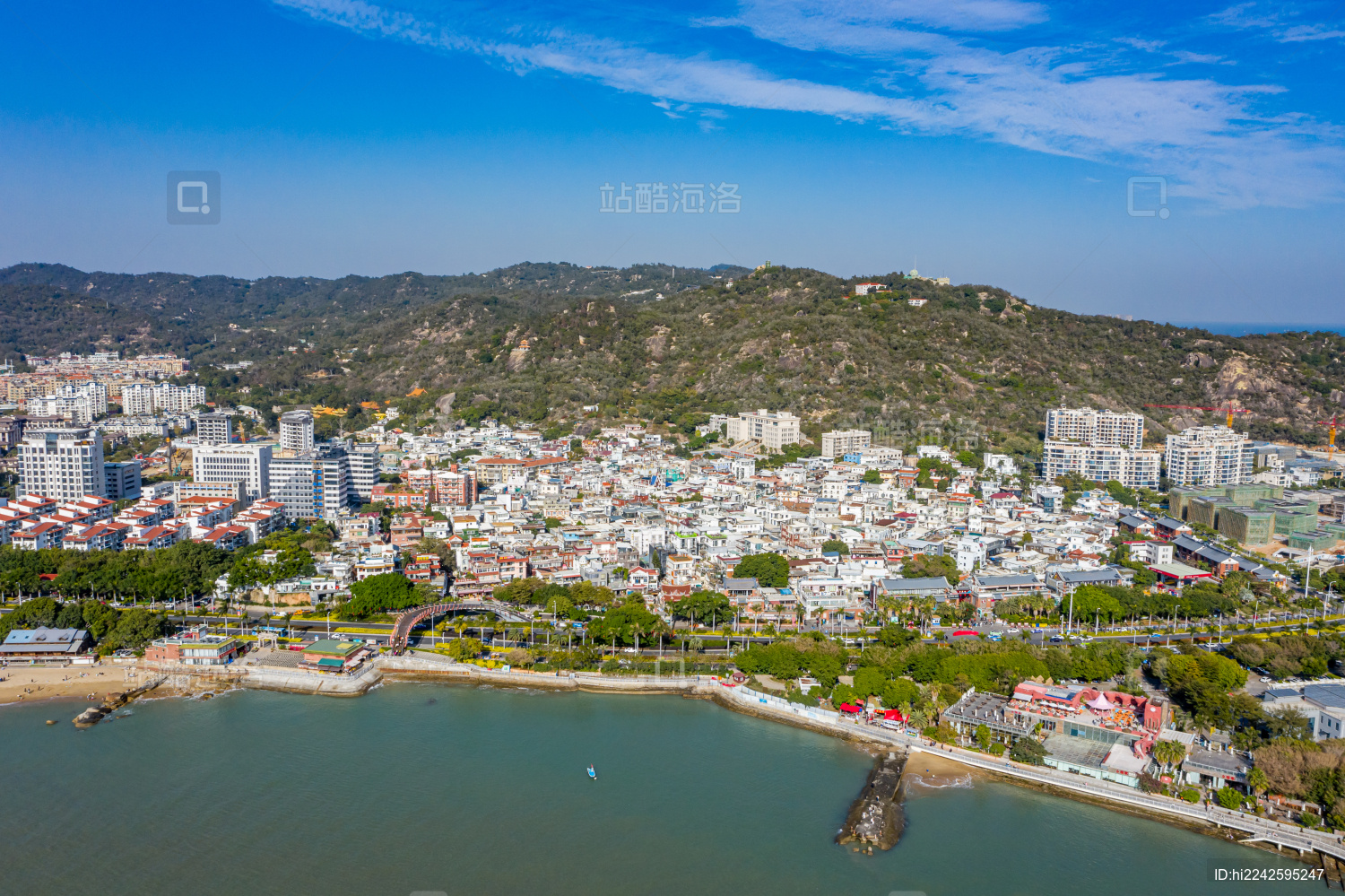 航拍福建厦门曾厝垵文创村闽南沿海小渔村