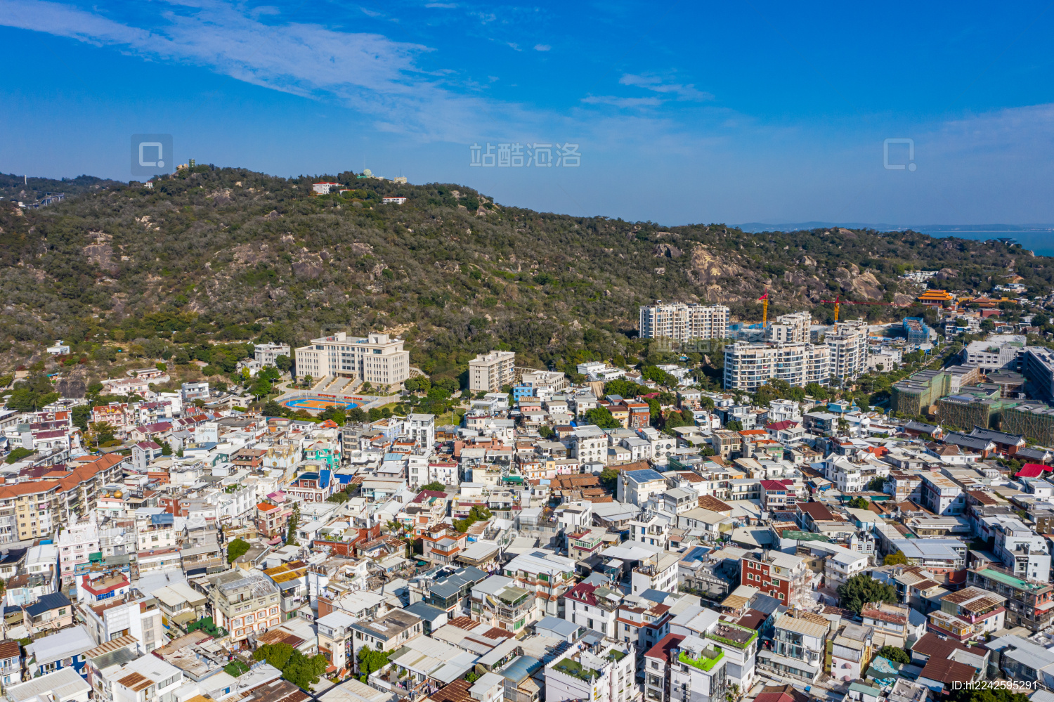 航拍福建厦门曾厝垵文创村闽南沿海小渔村