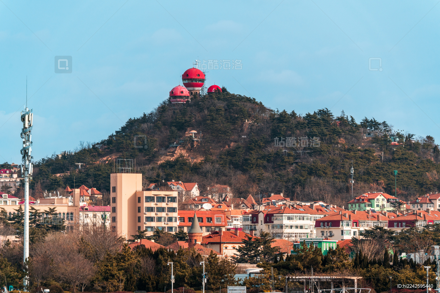 山东青岛冬季的信号山城市环境建筑