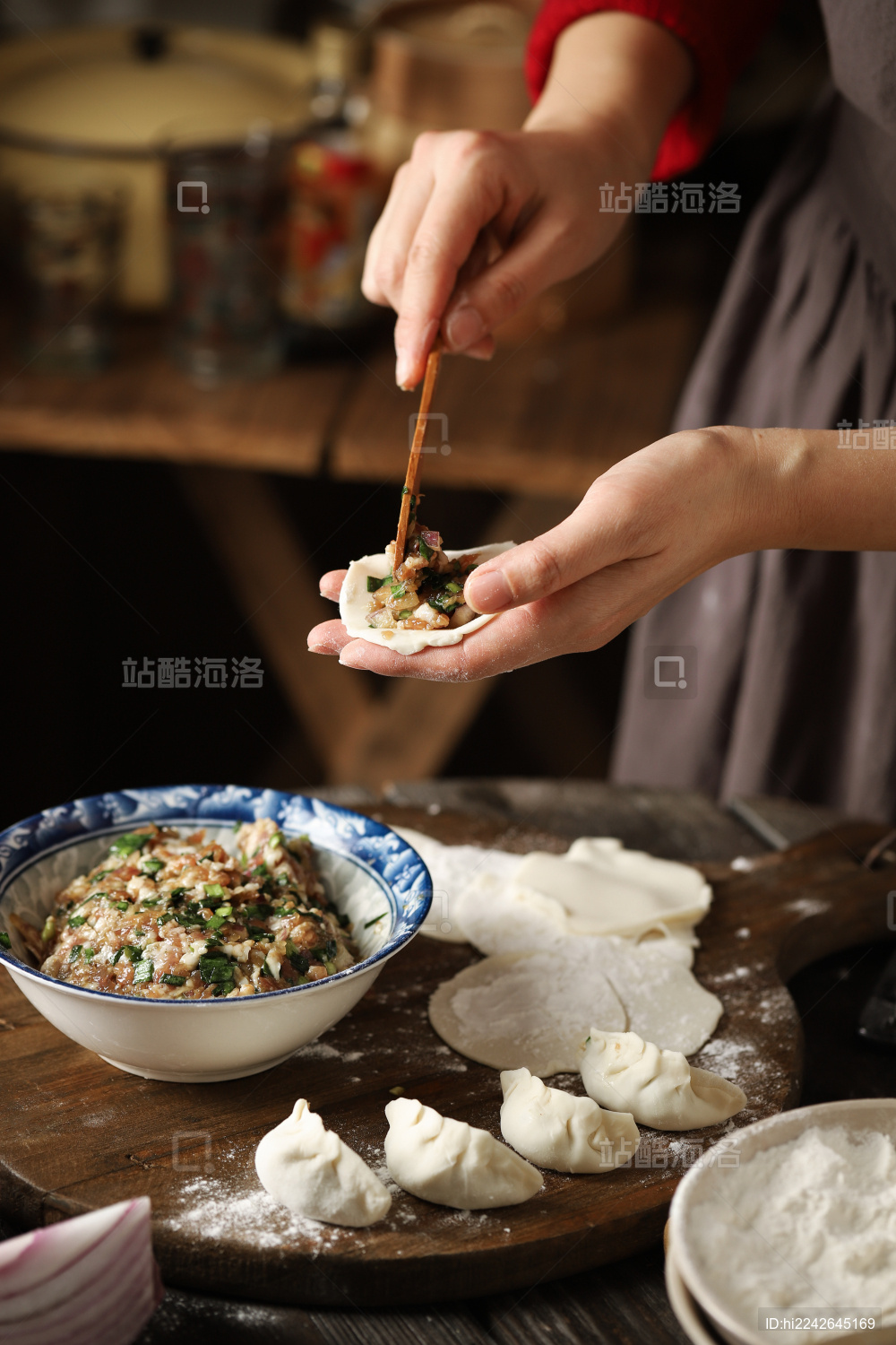 除夕包饺子