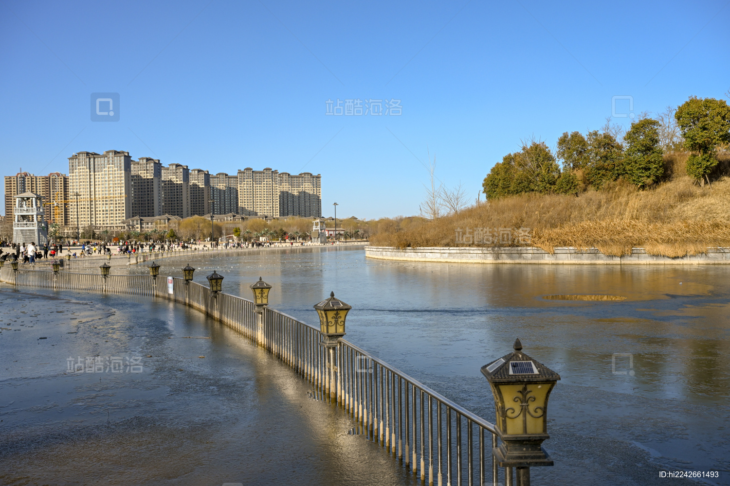 中国开封汴西湖银滩沙滩夕阳风光