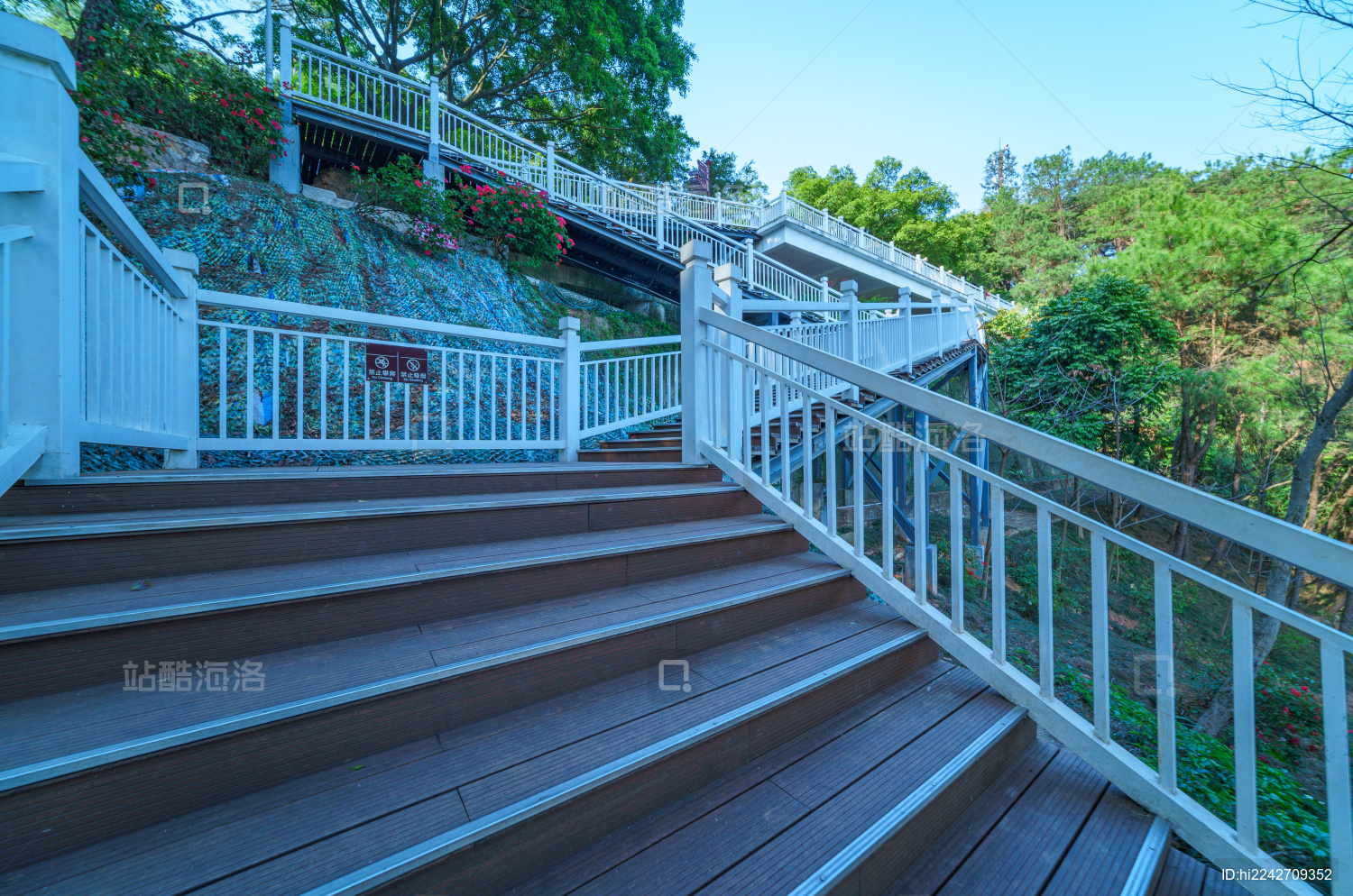 南宁青秀山公园登山栈道台阶栏杆