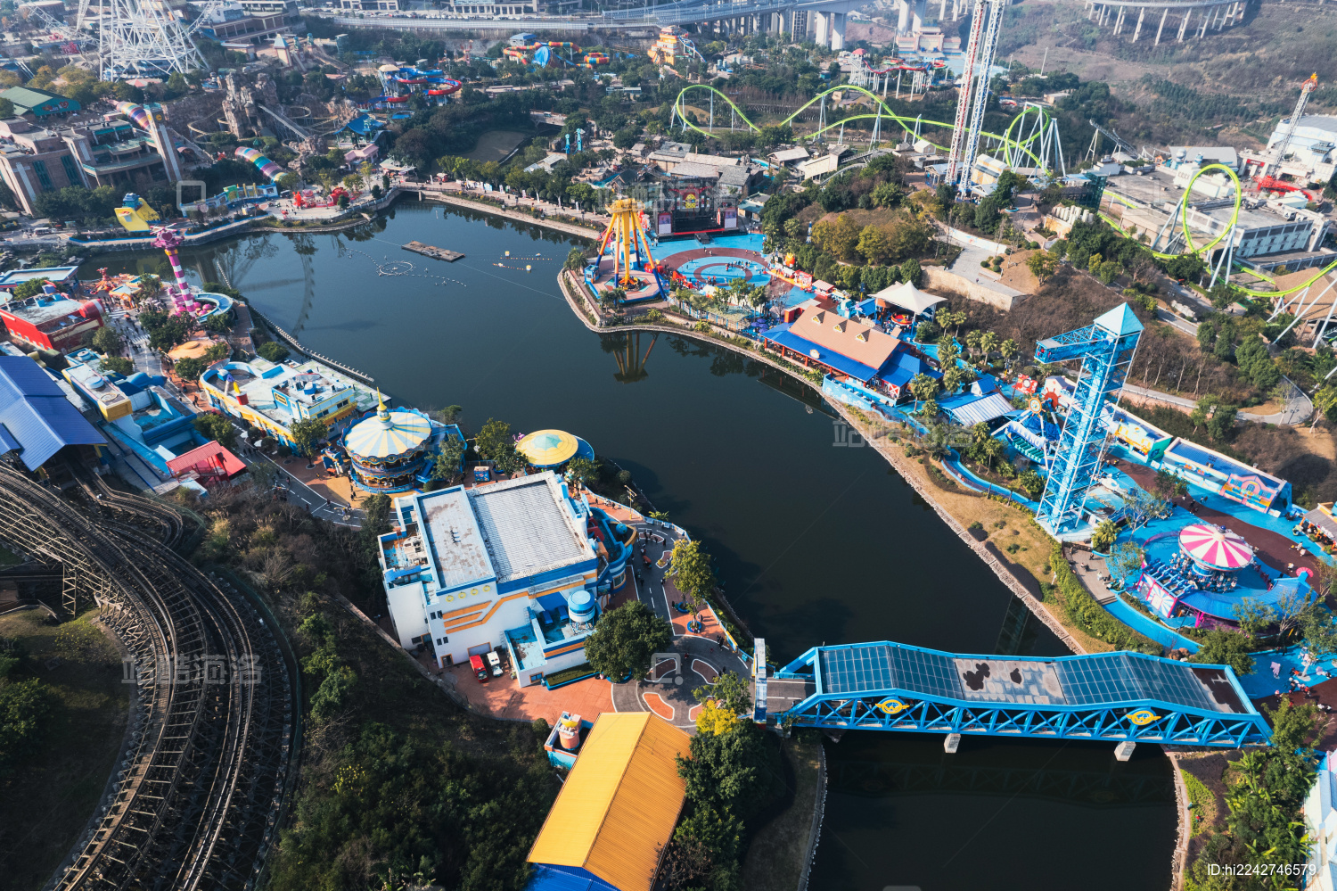 中国重庆渝北区欢乐谷航拍全景图