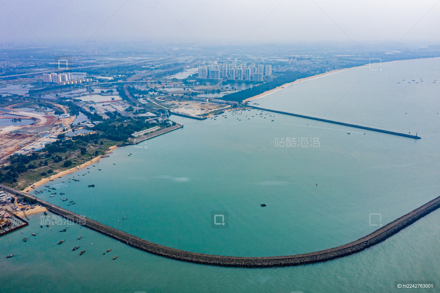 航拍粤海铁路海南海口轮渡南港海面防波堤