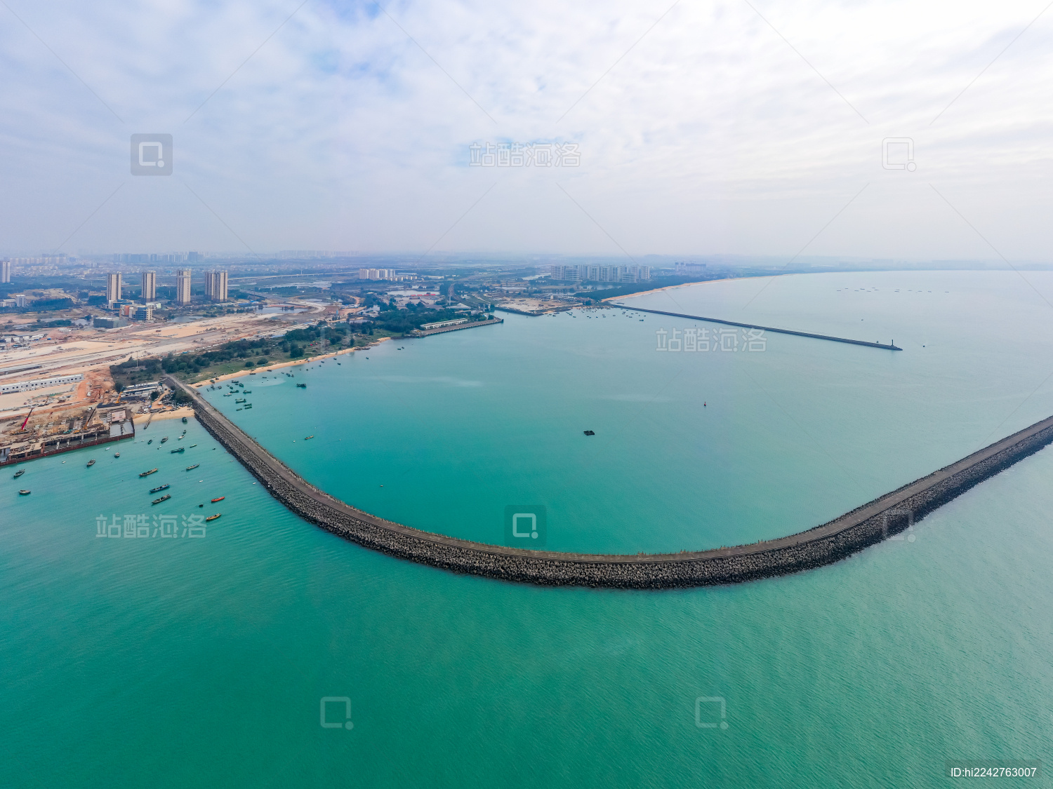 航拍粤海铁路海南海口轮渡南港海面防波堤