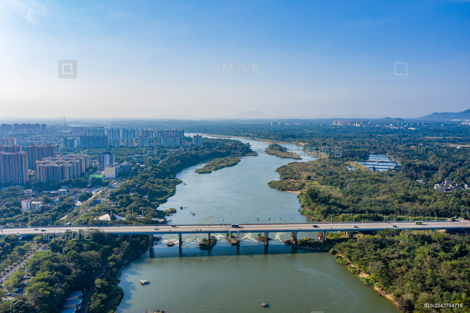 航拍海南琼海嘉积大桥横跨万泉河公路桥梁