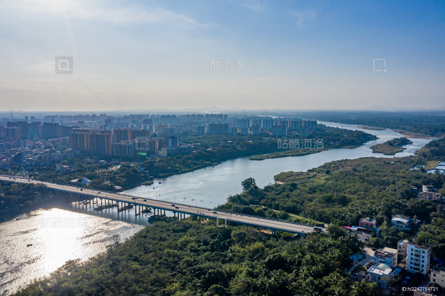 航拍海南琼海嘉积大桥横跨万泉河公路桥梁