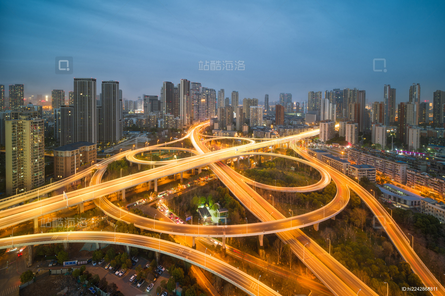 武汉马鹦路立交桥夜景俯视图