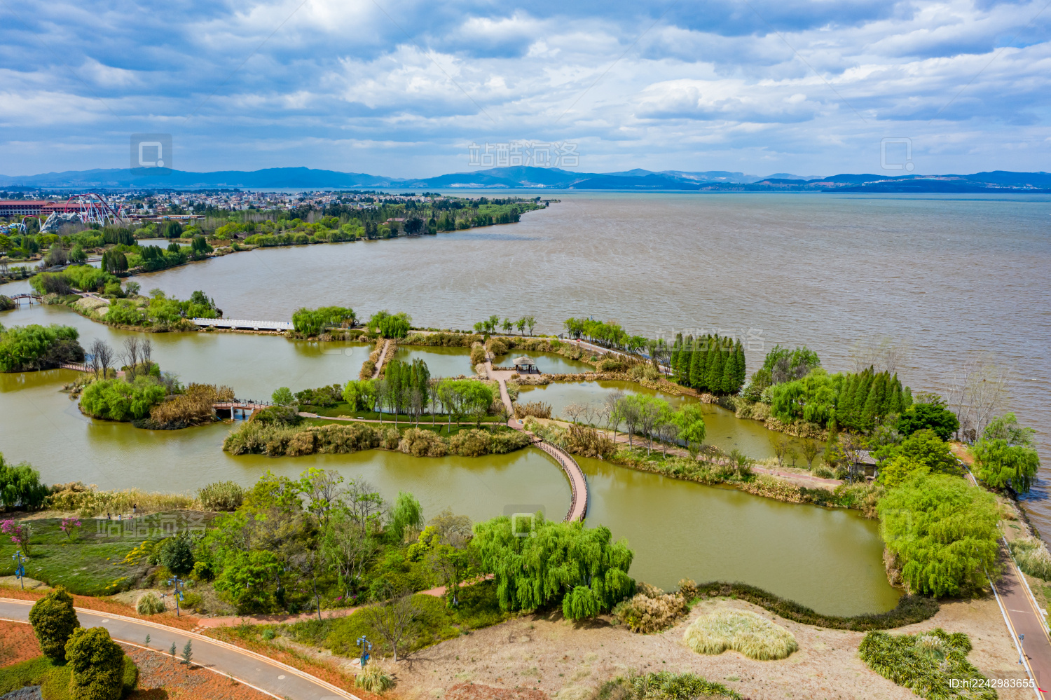 航拍云南昆明古滇精品湿地公园滇池外海湖泊