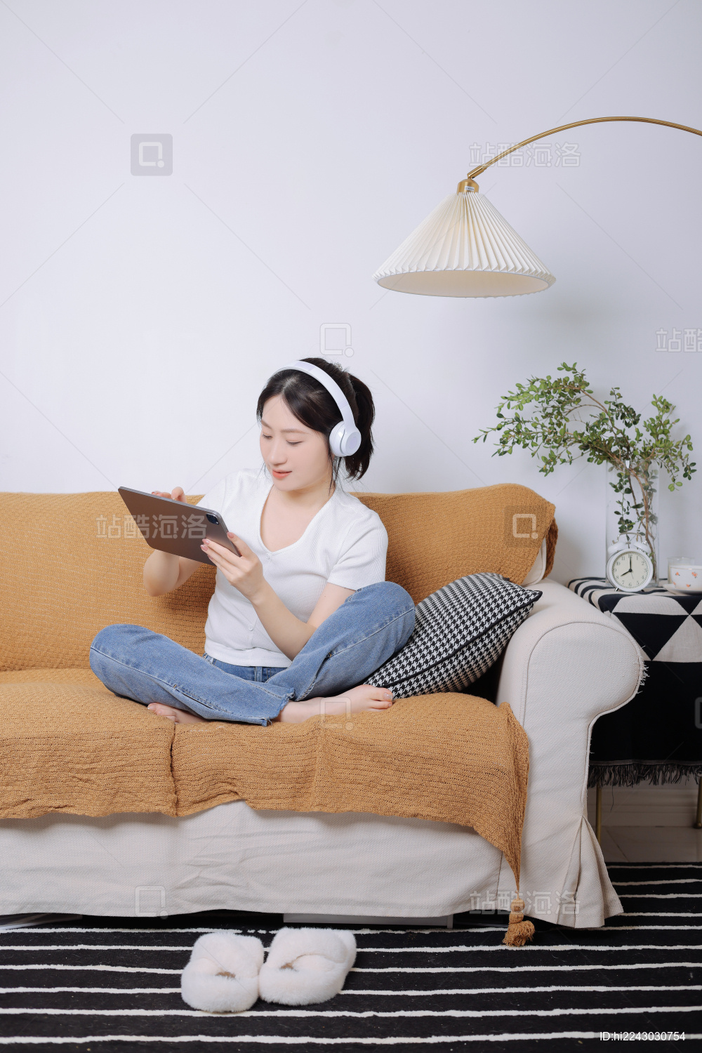 居家办公的亚洲美女