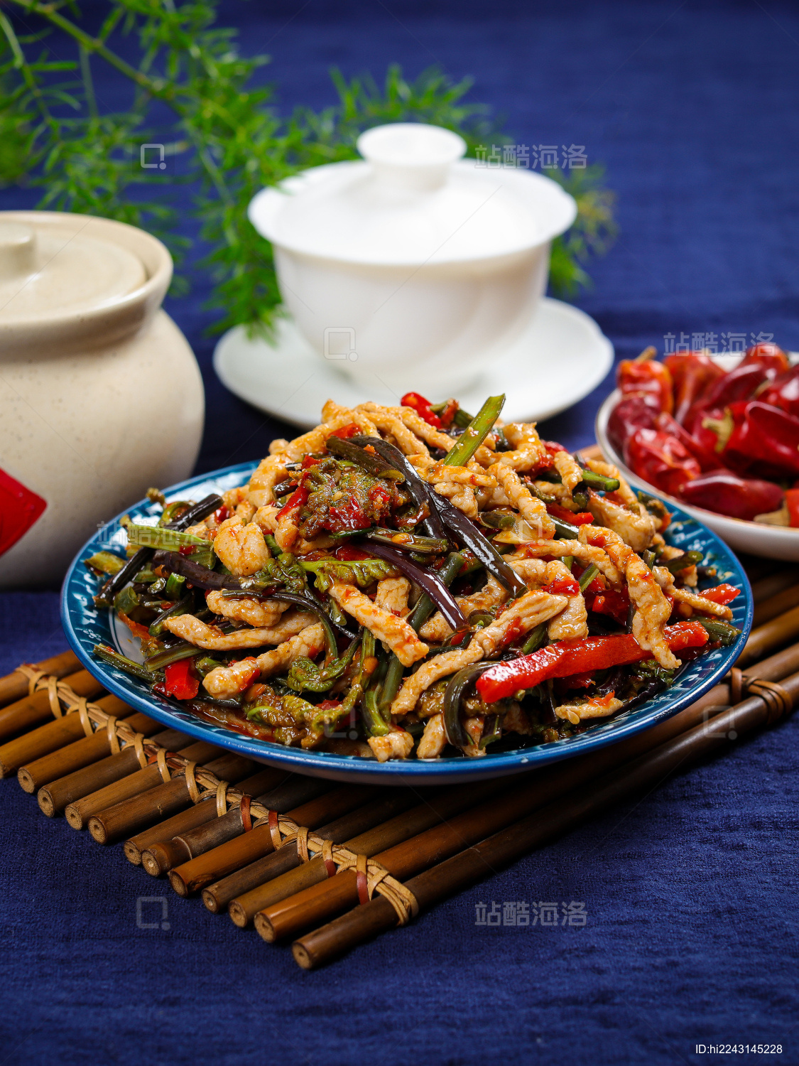农家特色炒野菜小炒蕨菜肉丝