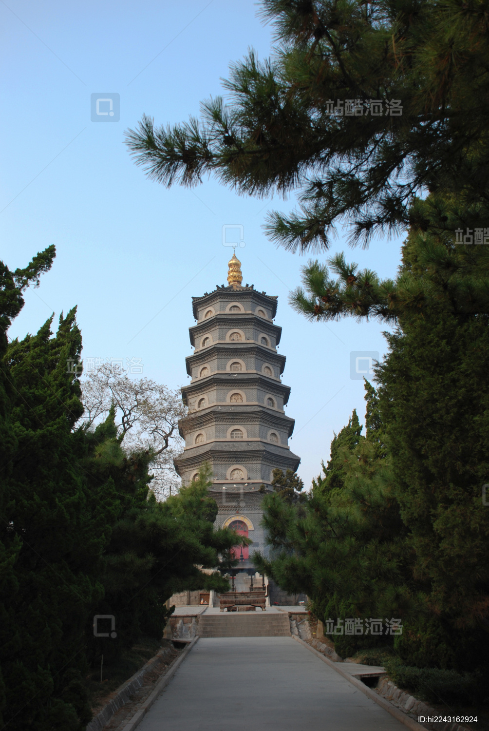 青岛湛山寺药师琉璃光如来宝塔