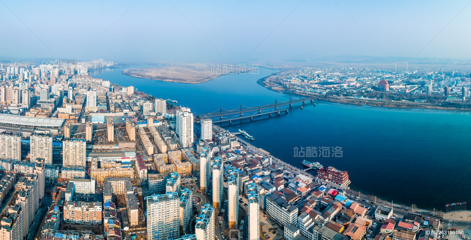 辽宁丹东鸭绿江断桥中朝两岸风光航拍_站酷海洛_正版图片_视频_字体