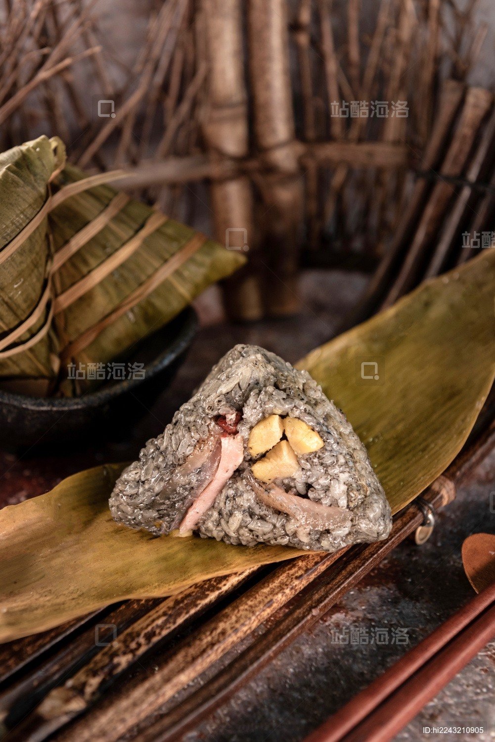 中国贵州黔南布依族特色美食灰棕