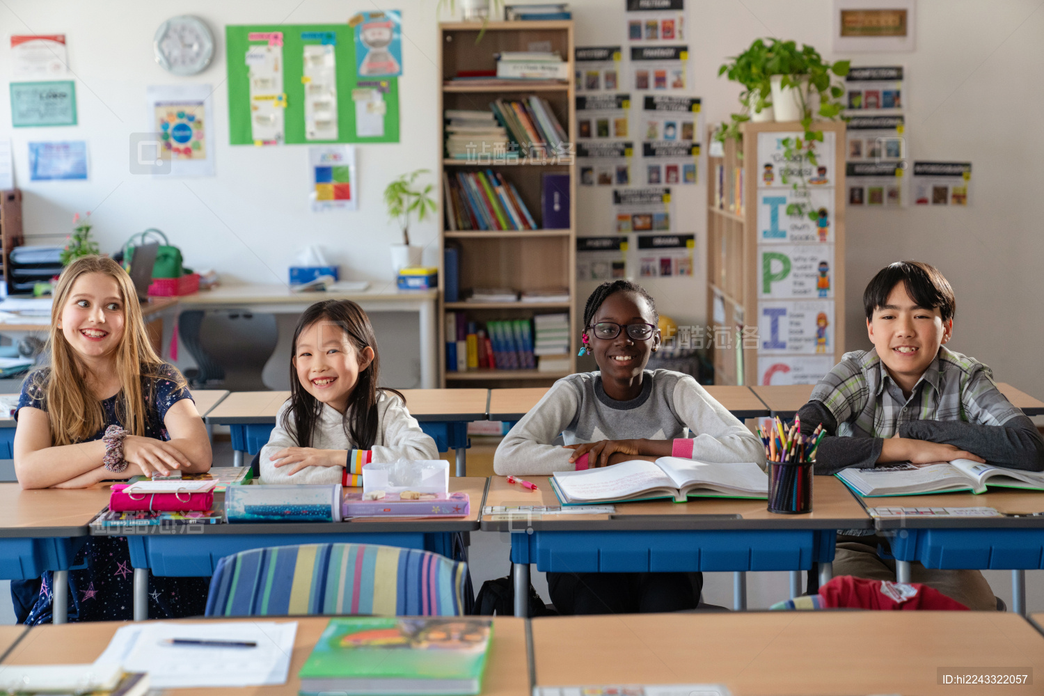 国际学校学生在教室里上课