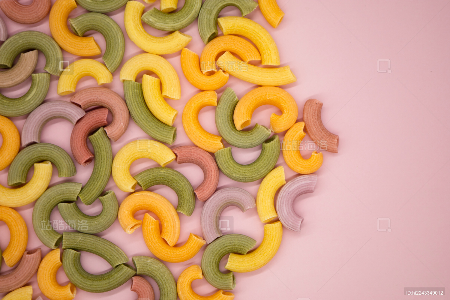 彩色蔬菜通心粉