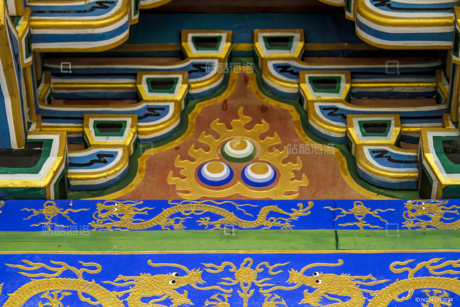 中国传统建筑斗拱双龙戏珠彩绘