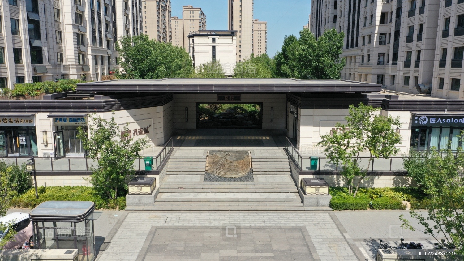 高端住宅小区新中式风格大门航拍