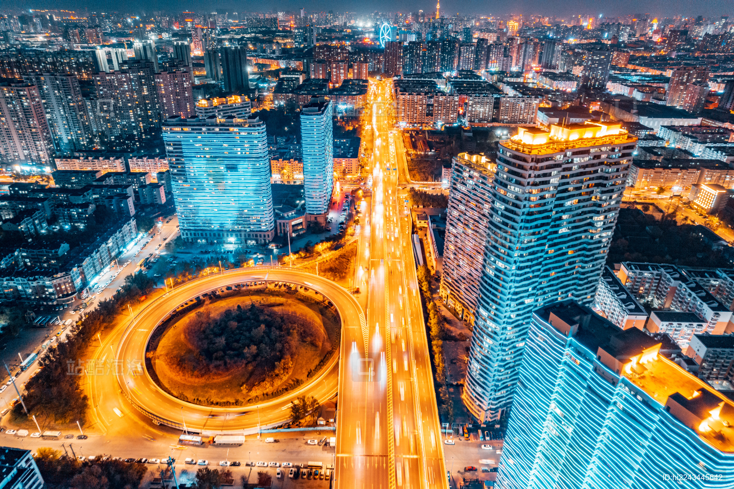 中国黑龙江哈尔滨松花江松浦大桥夜景航拍