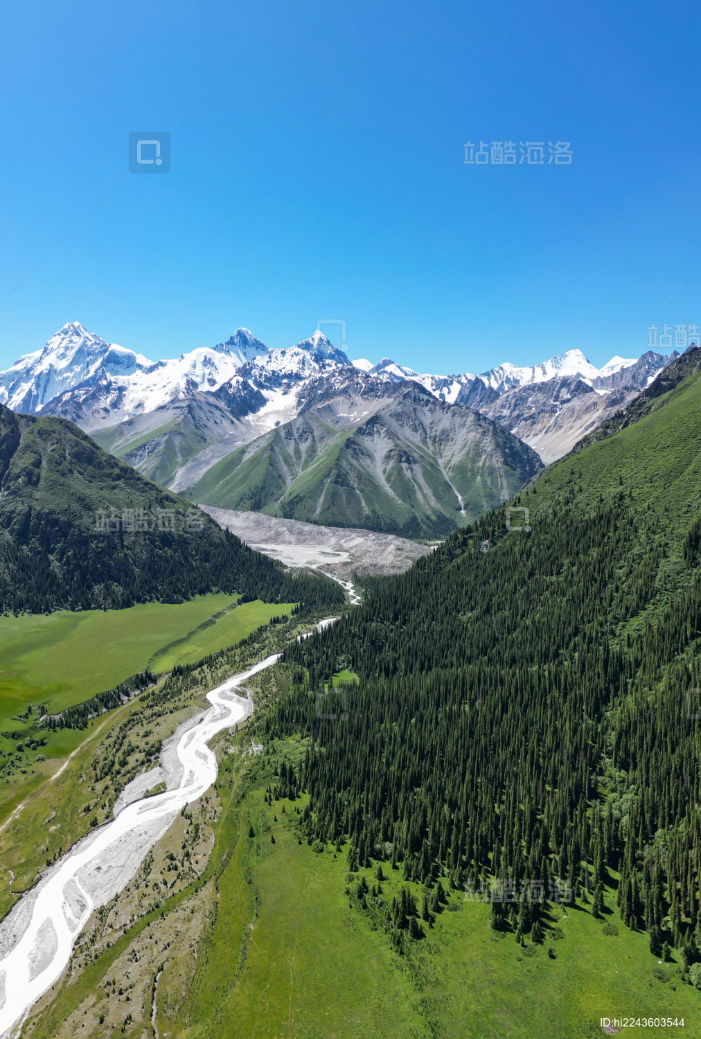 航拍中国新疆夏塔南天山雪山群