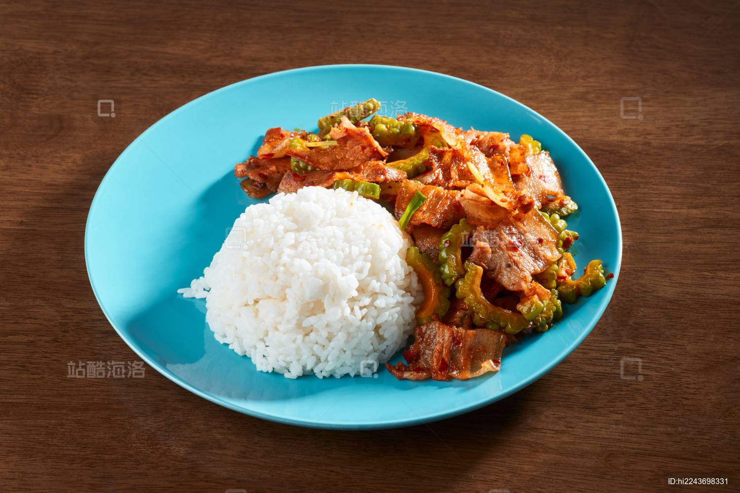 香辣可口的苦瓜回锅肉盖饭