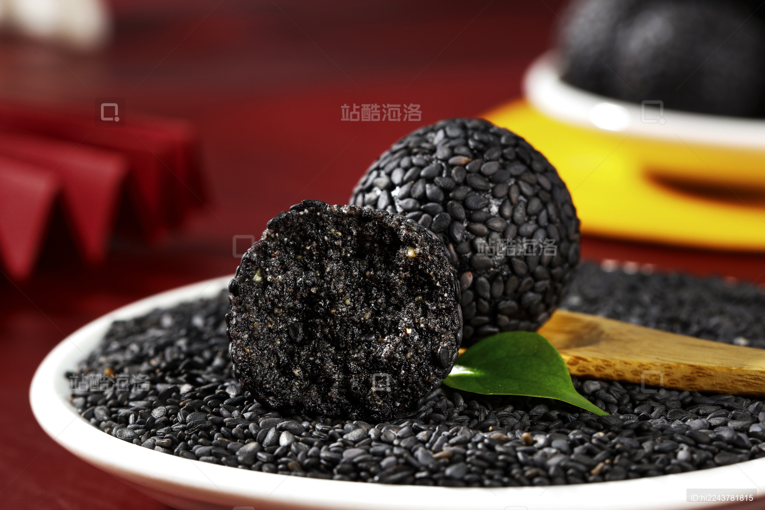 勺子上的芝麻丸