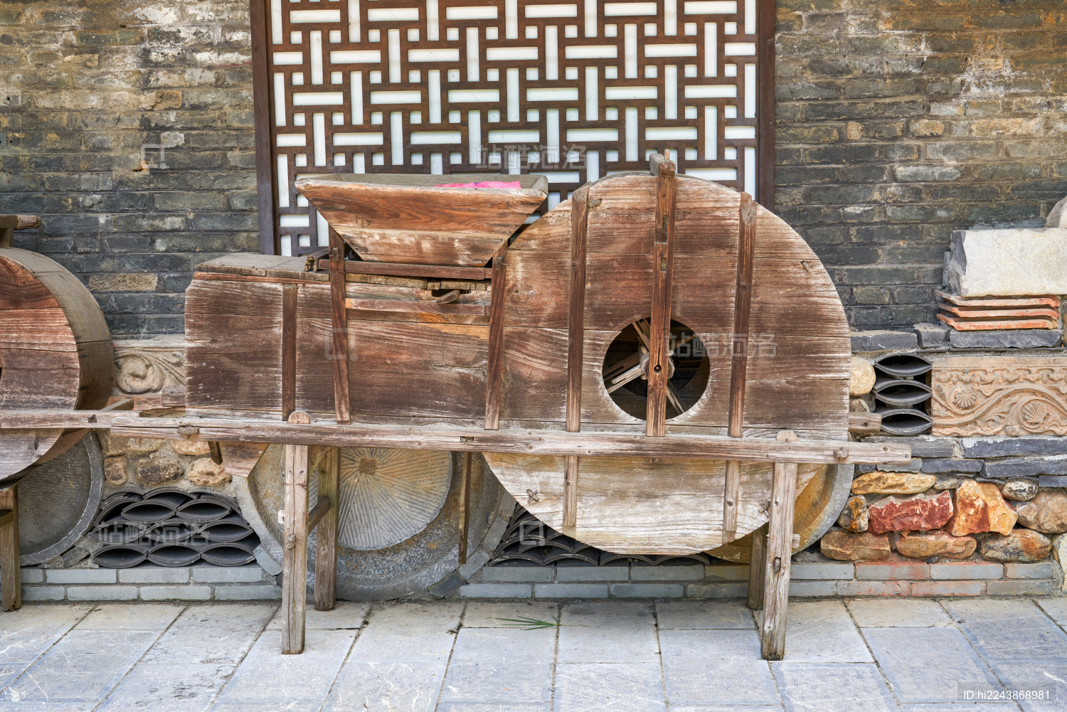 中国农村使用的木制稻谷分离装置