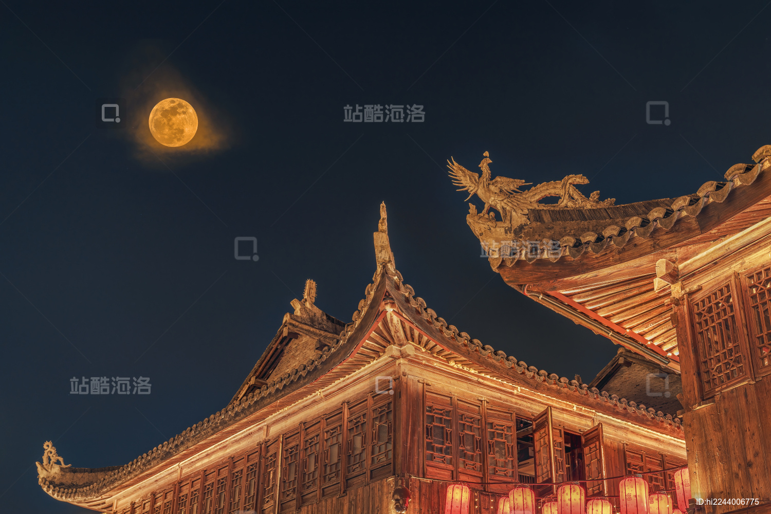 中秋节老街墙头月圆之夜