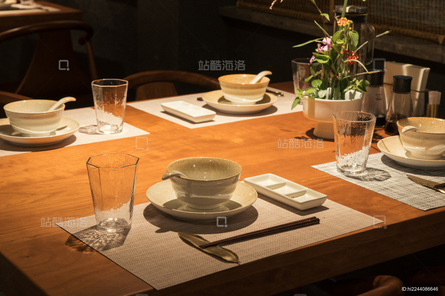 日料店的餐具摆盘