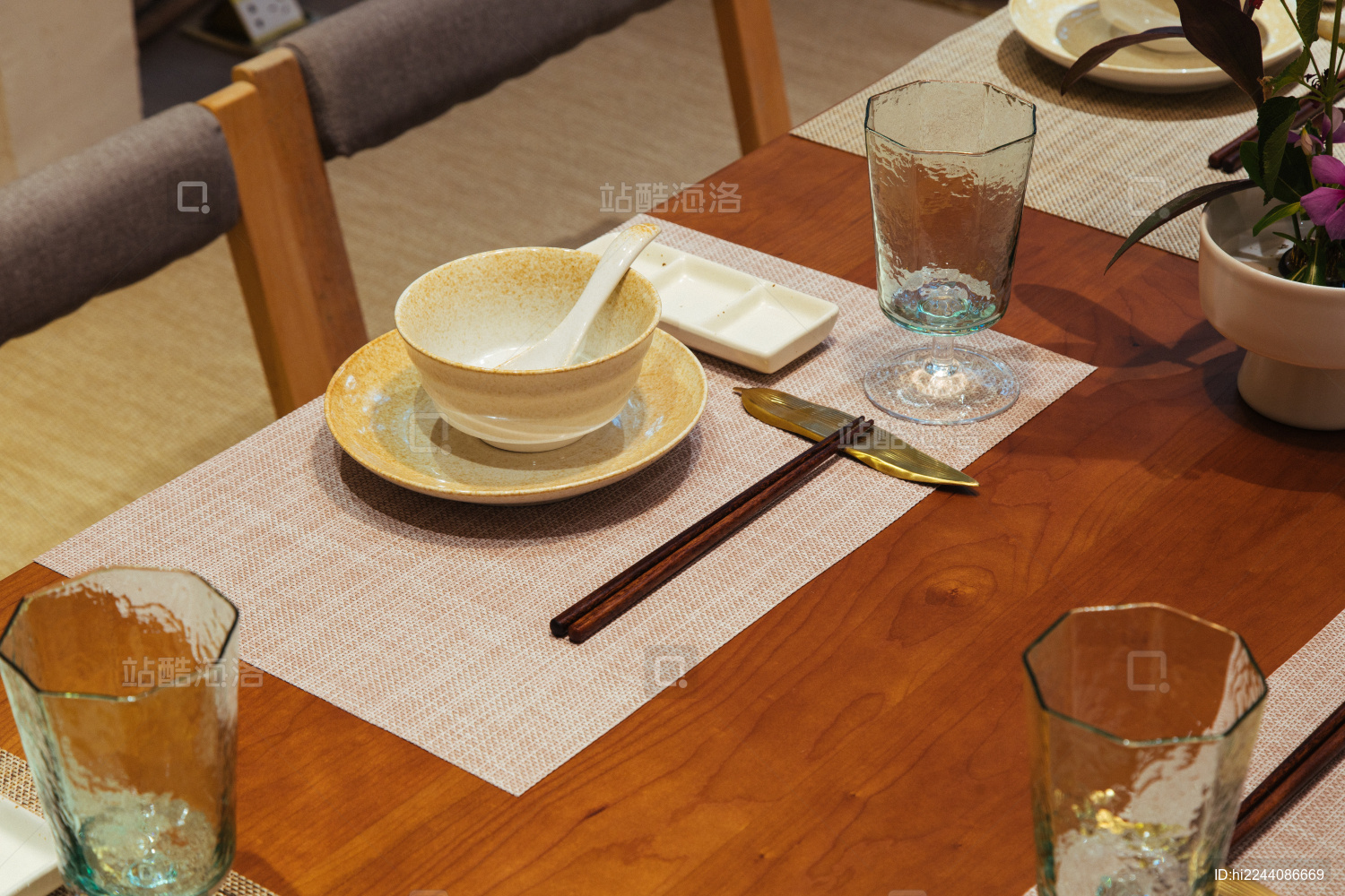 日料店烧鸟店餐饮环境餐具摆盘杯子