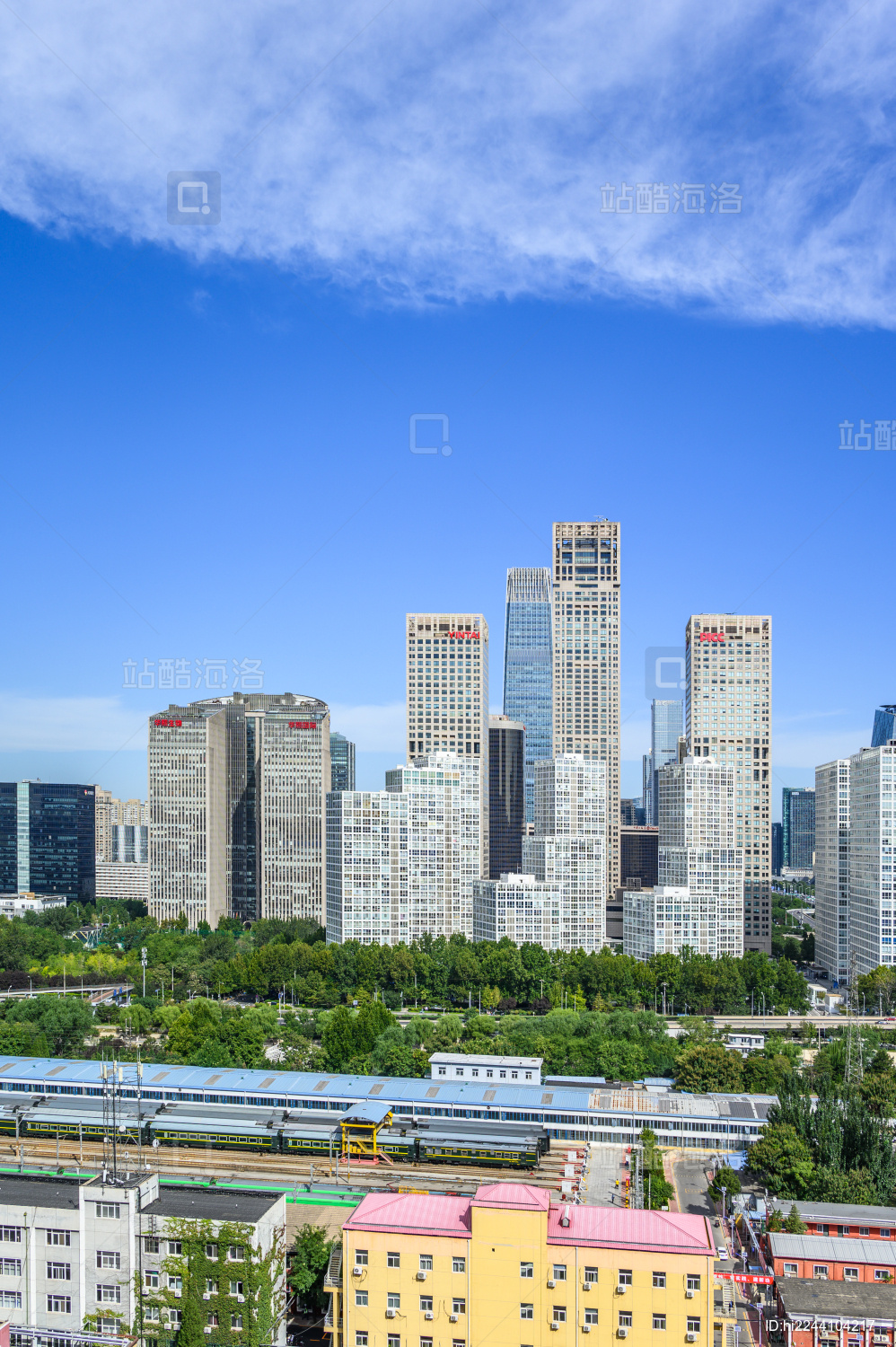 北京国贸cbd建筑群蓝天白云城市天际线